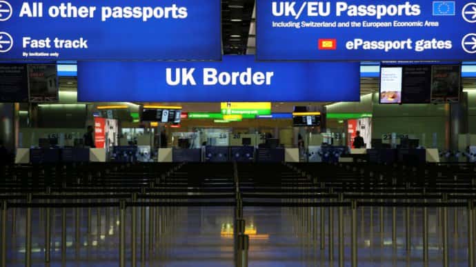 Великобритания введет двухнедельный карантин для всех, кто прибывает в страну