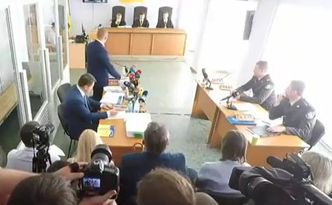 Суд відклав розгляд справи про держзраду Януковича