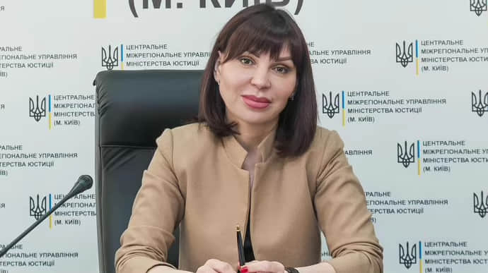 Минюст просит наказать судей ВС, открывших путь к восстановлению в должности чиновницы с паспортом РФ