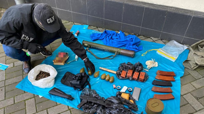 У центрі Києва СБУ знайшла схрон зброї