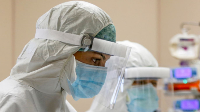 Более 320 медиков уволились из-за пандемии в Ровенской области