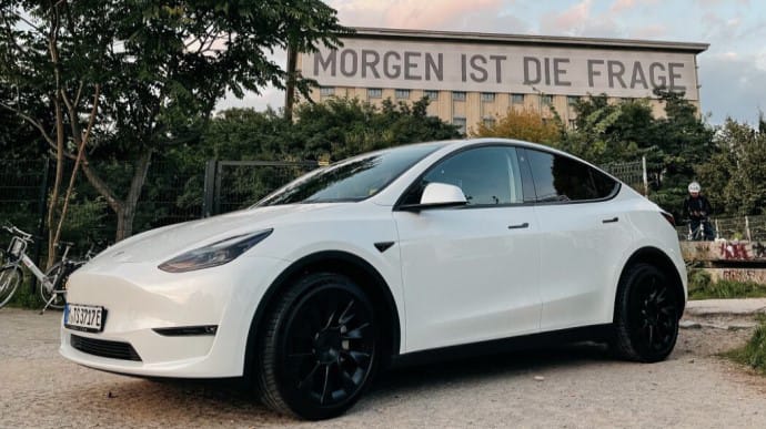 Ілон Маск розповів, коли чекати перші авто Tesla німецького виробництва