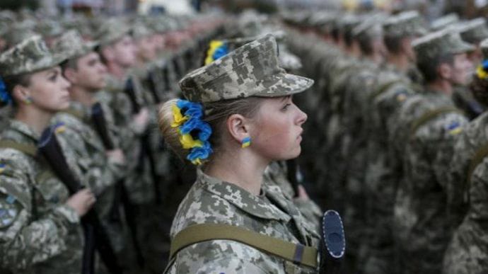 Петиція про скасування наказу щодо військового обліку жінок набрала голоси