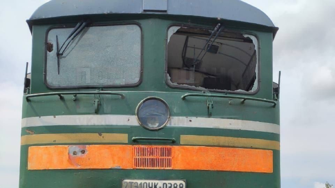 В Брянской области перед грузовым поездом сработала взрывчатка – власти