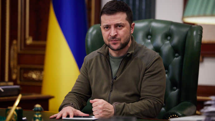 Zelenskyy gathers Ukrainian military to discuss offensive and fortifications