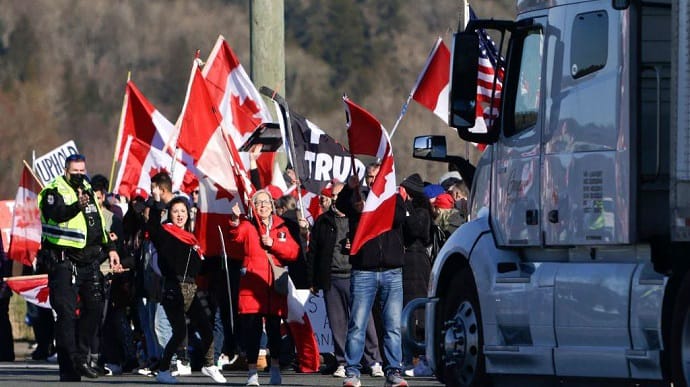 У Канаді посилюються Covid-протести, незважаючи на заборони