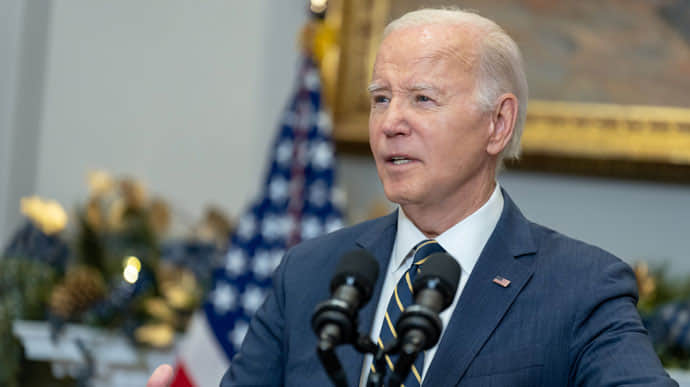 Biden urges Congress not to make gift to Putin