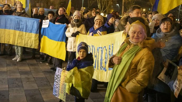 Маріуполь – це Україна, не треба нас звільняти: жителі вийшли на мітинг