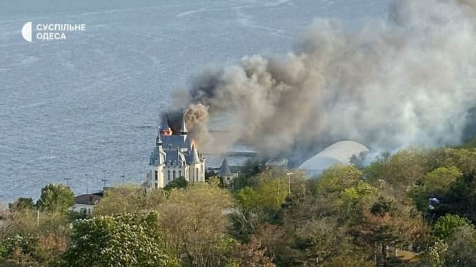 Russians attack Odesa: 4 killed, 32 injured, Kivalov's Castle on fire