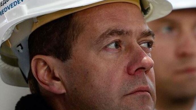 Медведев предлагает выполнить требования России, чтобы у украинцев появился свет, в ОП ответили