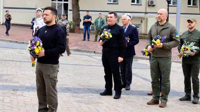 EU High Representative arrives in Kyiv, honours fallen soldiers alongside Zelenskyy
