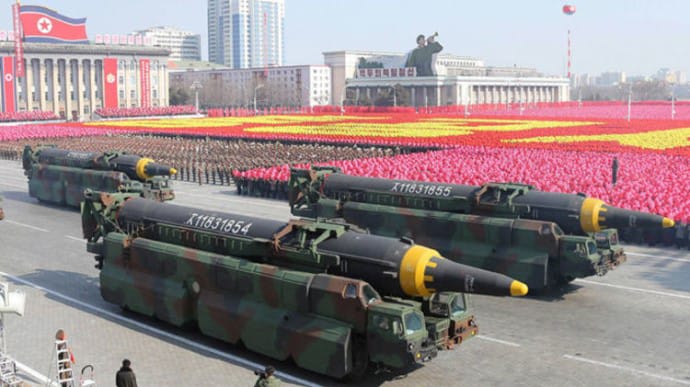 Северная Корея показала новую межконтинентальную баллистическую ракету