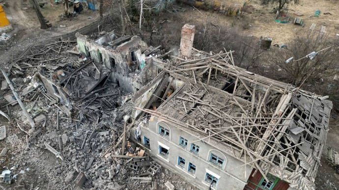 В Константиновке ракетным ударом повреждены дома, хлебозавод и здание полиции