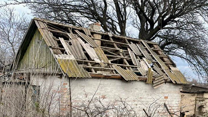 РФ выпустила около сотни снарядов по Никопольщине за сутки: повреждены десятки домов