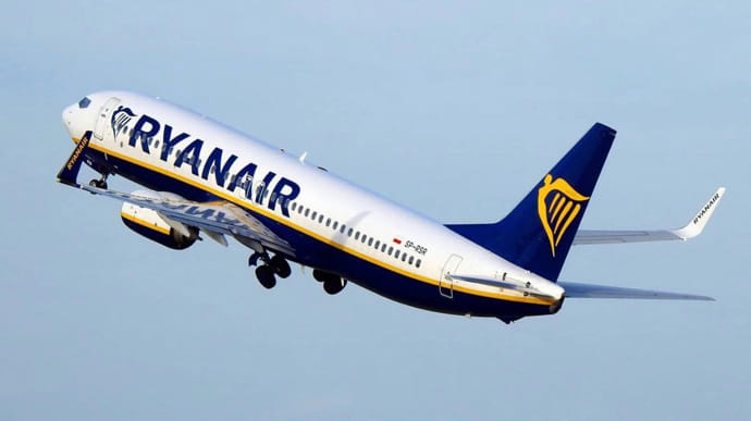 Самолет Ryanair сел в аэропорту Берлина: сообщили о бомбе