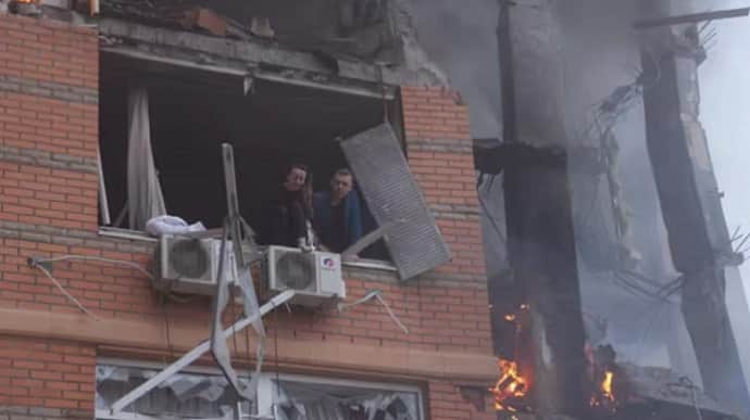 ОВА показала горящую многоэтажку в Одессе после атаки России