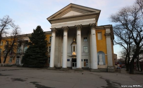 Силовики РФ в Крыму напали на храм УПЦ КП и травмировали архиепископа