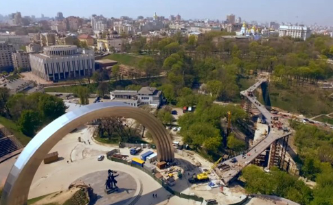 Землю под мостом Кличко планировали застроить отелем и развлекательными комплексами