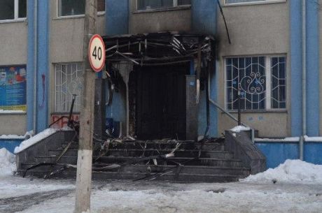 В Ровно подожгли офис Партии регионов