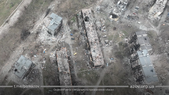 Россияне сбросили на Мариуполь неизвестный яд – Азов