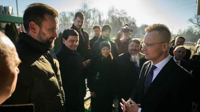 Hungarian Foreign Minister meets with head of Zakarpattia Oblast on Hungarian-Ukrainian border