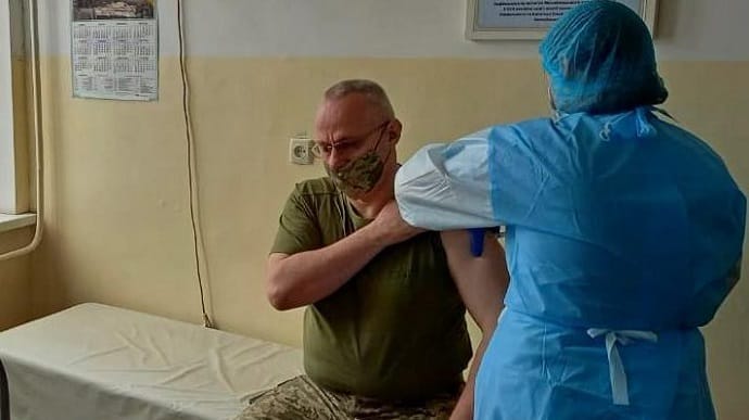 Главнокомандующий ВСУ вакцинировался от коронавируса