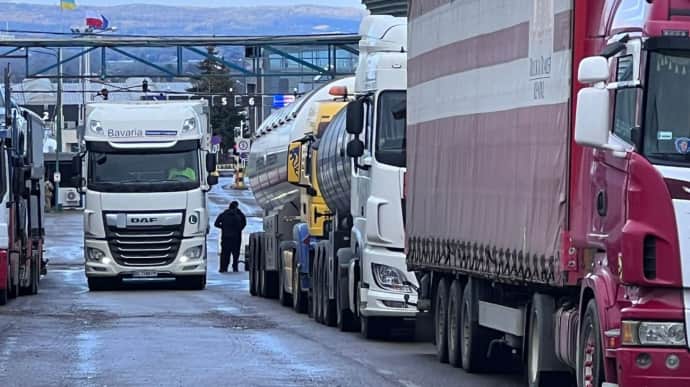 ЗМІ: Україна може обмежити торгівлю з Польщею у відповідь на блокади