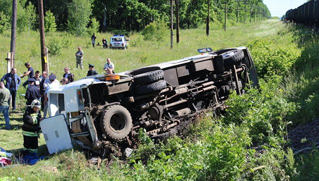 Автобус зіткнувся з поїздом