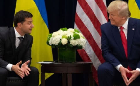 Білий дім заморозив допомогу Україні через 90 хв після розмови Зеленського і Трампа