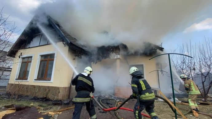 Russians strike residential building in Kharkiv Oblast overnight, two killed