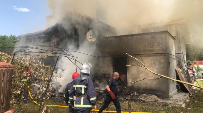 В катастрофе самолета на Прикарпатье погиб авиаинструктор и трое иностранцев