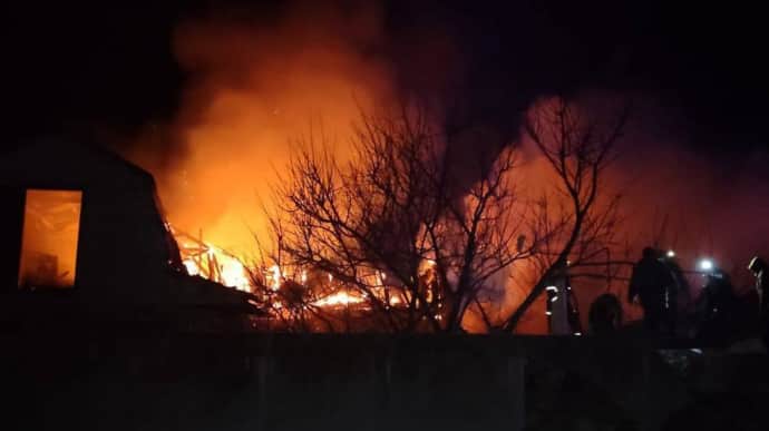 Russian drone strikes apartment block in Vinnytsia Oblast, killing one civilian