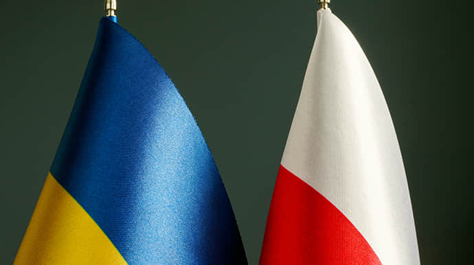 У Польщі розкритикували політику стосунків з Україною: держава стікає кров’ю