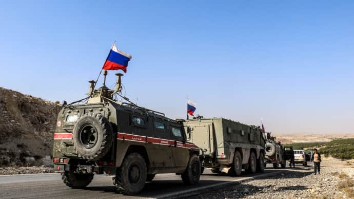 Russian troops and diplomats hurriedly flee Damascus