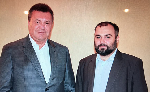 Государственный адвокат, которого суд сказал заменить, встретился с Януковичем