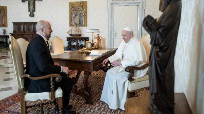 Шмыгаль пригласил Папу Франциска в Украину