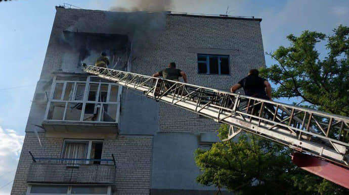Occupiers hit 5-storey building in Ochakiv: one casualty
