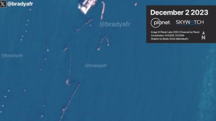 Окупанти відновили загородження проти морських дронів у Севастополі – аналітик
