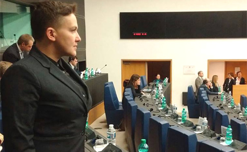 Савченко доказывает, что она в Европарламенте, опубликовала фото