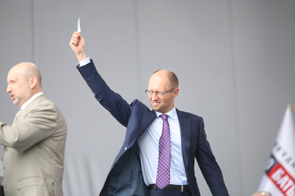В ходе съезда партийные билеты получили Арсений Яценюк и Александра Кужель