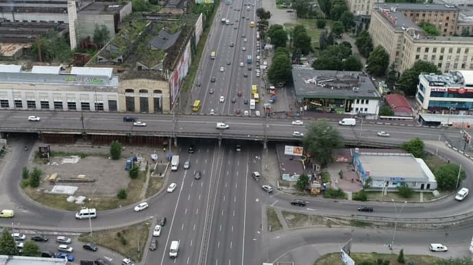 На съездах с Шулявского моста ограничат движение