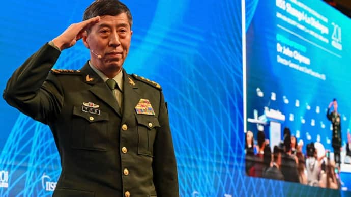 У Китаї звільнили міністра оборони, який зник
