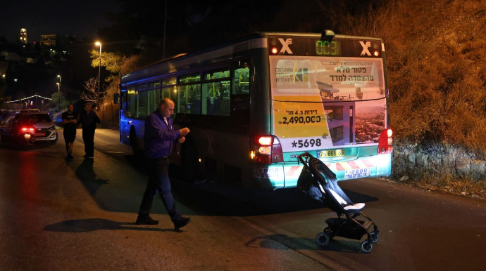 Невідомий відкрив вогонь по автобусу з людьми в Єрусалимі, семеро поранені