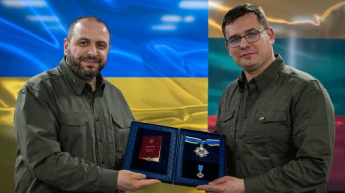 Ukrainian defence minister discusses ammunition shortage with his Lithuanian counterpart