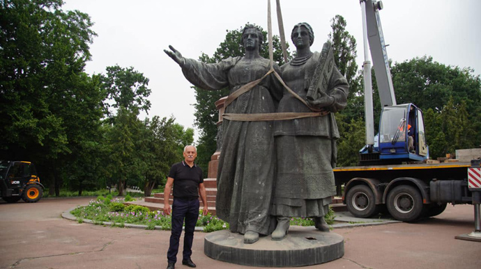 У Переяславі демонтували пам’ятник возз’єднання з Росією