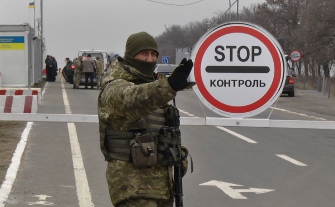 Півроку блокади Донбасу: як працюють і чим годують Донецьк контрабандисти