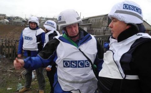 ОБСЄ звітує про росіян у військовій формі неподалік Маріуполя