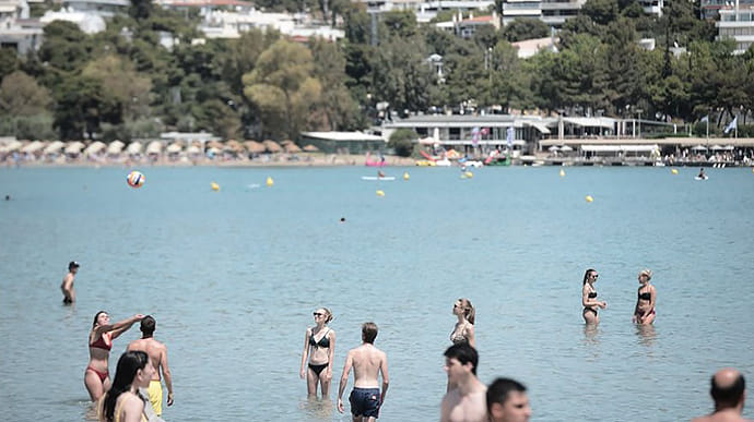Греция открыла пляже за неделю до начала туристического сезона