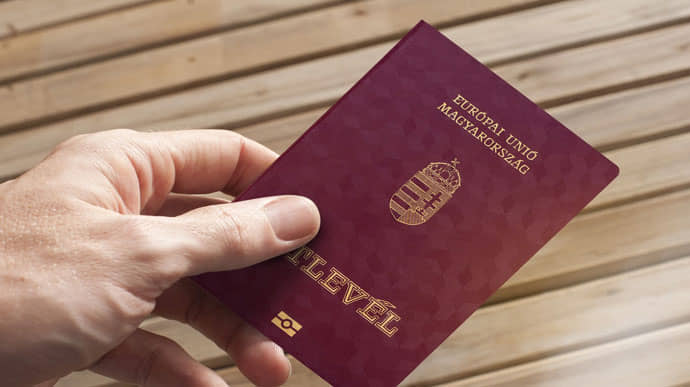 США обмежили безвіз для Угорщини за роздачу паспортів без належної перевірки особи 