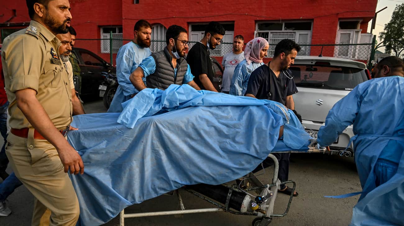 In Kashmir, militants opened fire on tourists: at least 20 dead – media